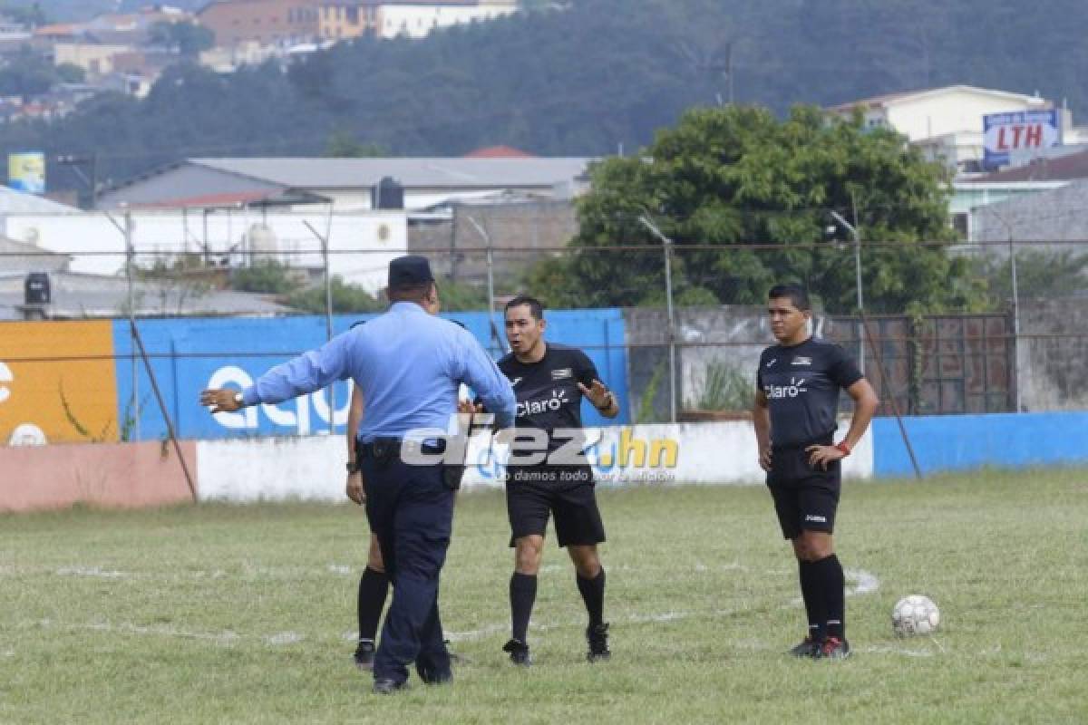 Aficionados irrumpieron en el estadio Sergio Reyes y ocasionaron retraso en el arranque del Savio-Génesis