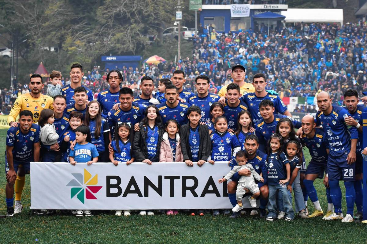 El estadio de Guatemala donde la gente se sienta a ver los partidos en las faldas de una montaña: ¡Una auténtica belleza!
