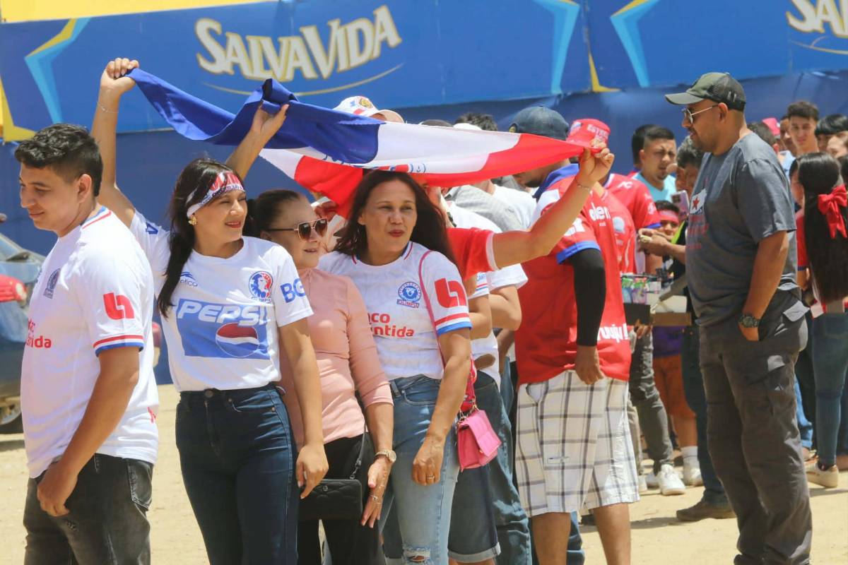 ¿Quién era la chica de ocre? Locura por Olimpia en Danlí y derroche de bellezas