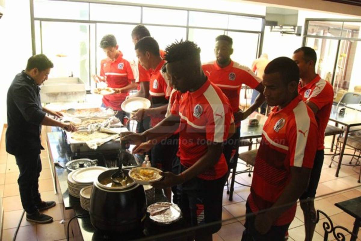 En fotos: Optimismo y alegría en concentración de Olimpia previo al clásico