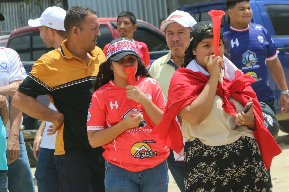 ¿Quién era la chica de ocre? Locura por Olimpia en Danlí y derroche de bellezas