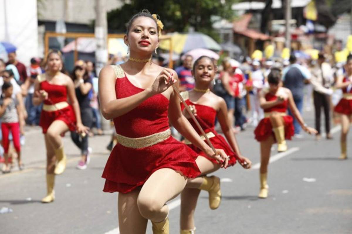 Las palillonas que se robaron las miradas en desfiles en San Pedro Sula