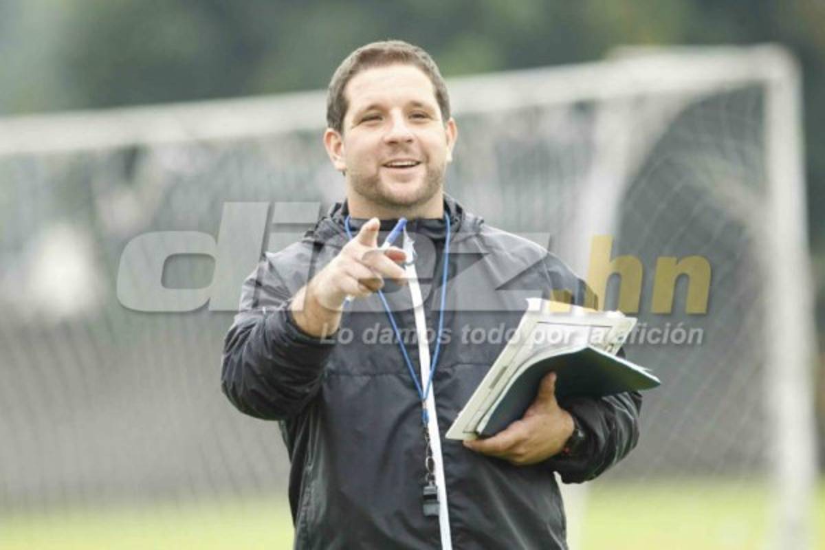 Entre regalos, jugando billar y muchas sonrisa se entrenó el Real España