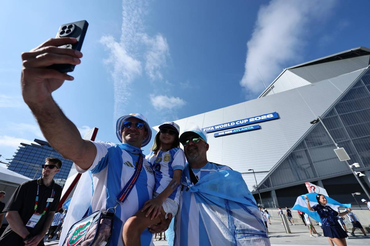 Inglaterra pone la belleza y Argentina el show: así se vive el ambiente en Atlanta