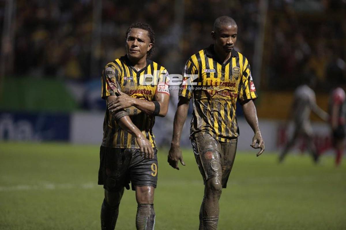 ¡Llenazo, festejo y rostros tristes! Las imágenes de la última final que disputaron Real España vs. Olimpia en el Morazán