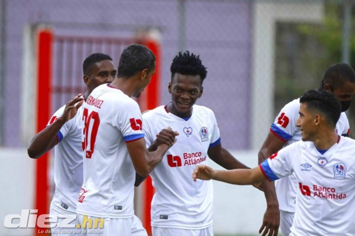 Fotos: Así celebró Félix Crisanto su gol con Olimpia, el show de inauguración y el hijo del 'Nene' Obando debutó