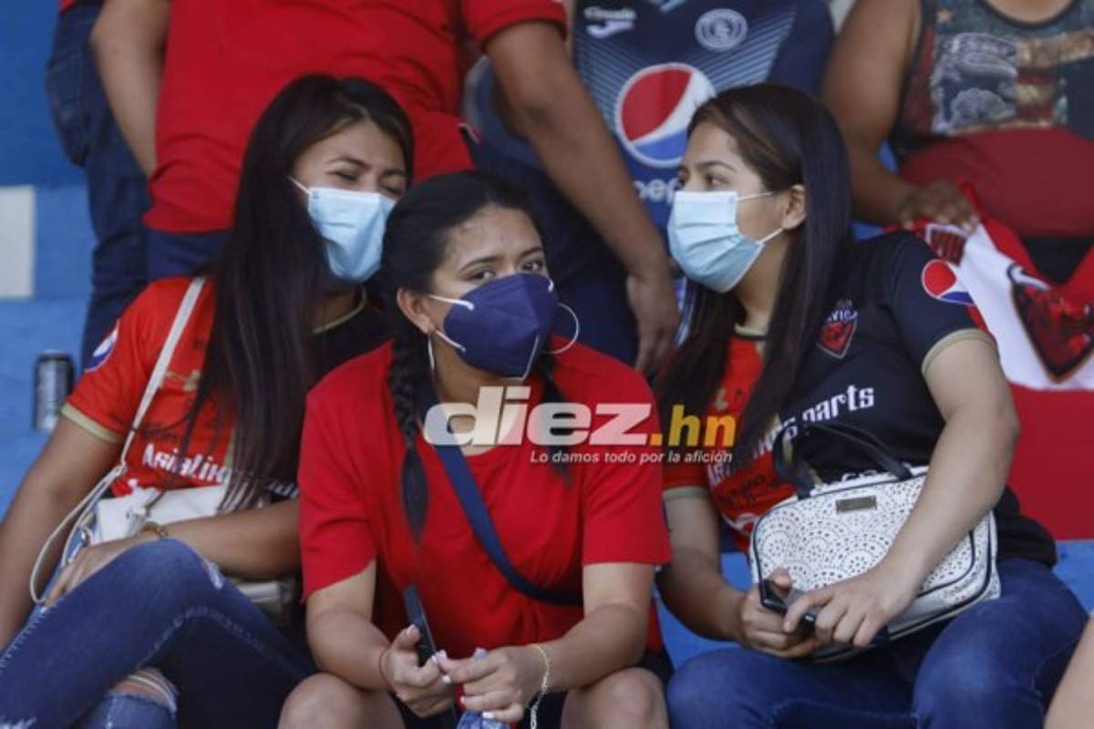 Aficionados irrumpieron en el estadio Sergio Reyes y ocasionaron retraso en el arranque del Savio-Génesis