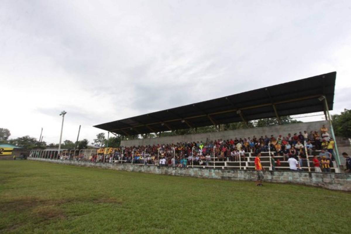 Las polvorientas canchas que han albergado partidos de la Copa Presidente