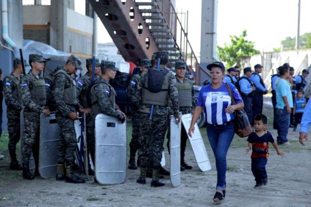 FOTOS: Así está el ambiente para el juego Honduras-Canadá en el estadio Olímpico