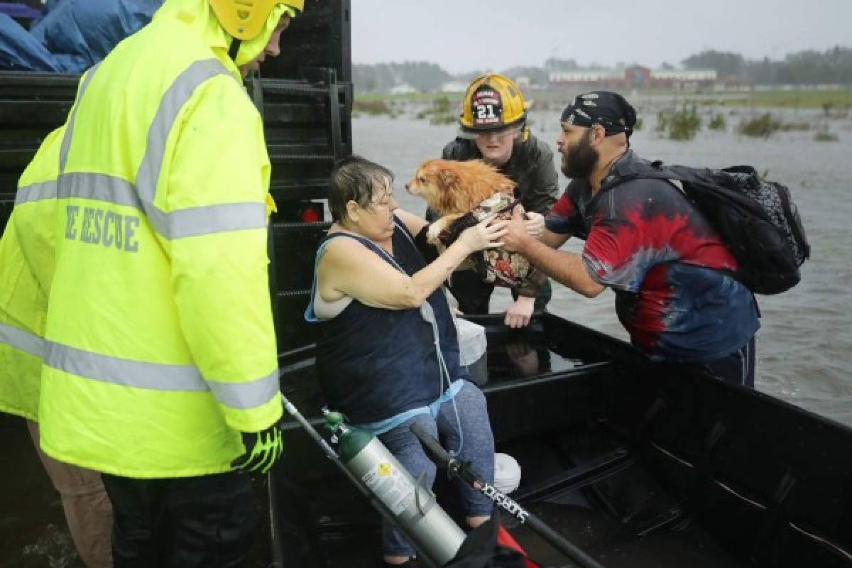EN FOTOS: Huracán Florence ya golpeó con fuerza la costa este de Estados Unidos