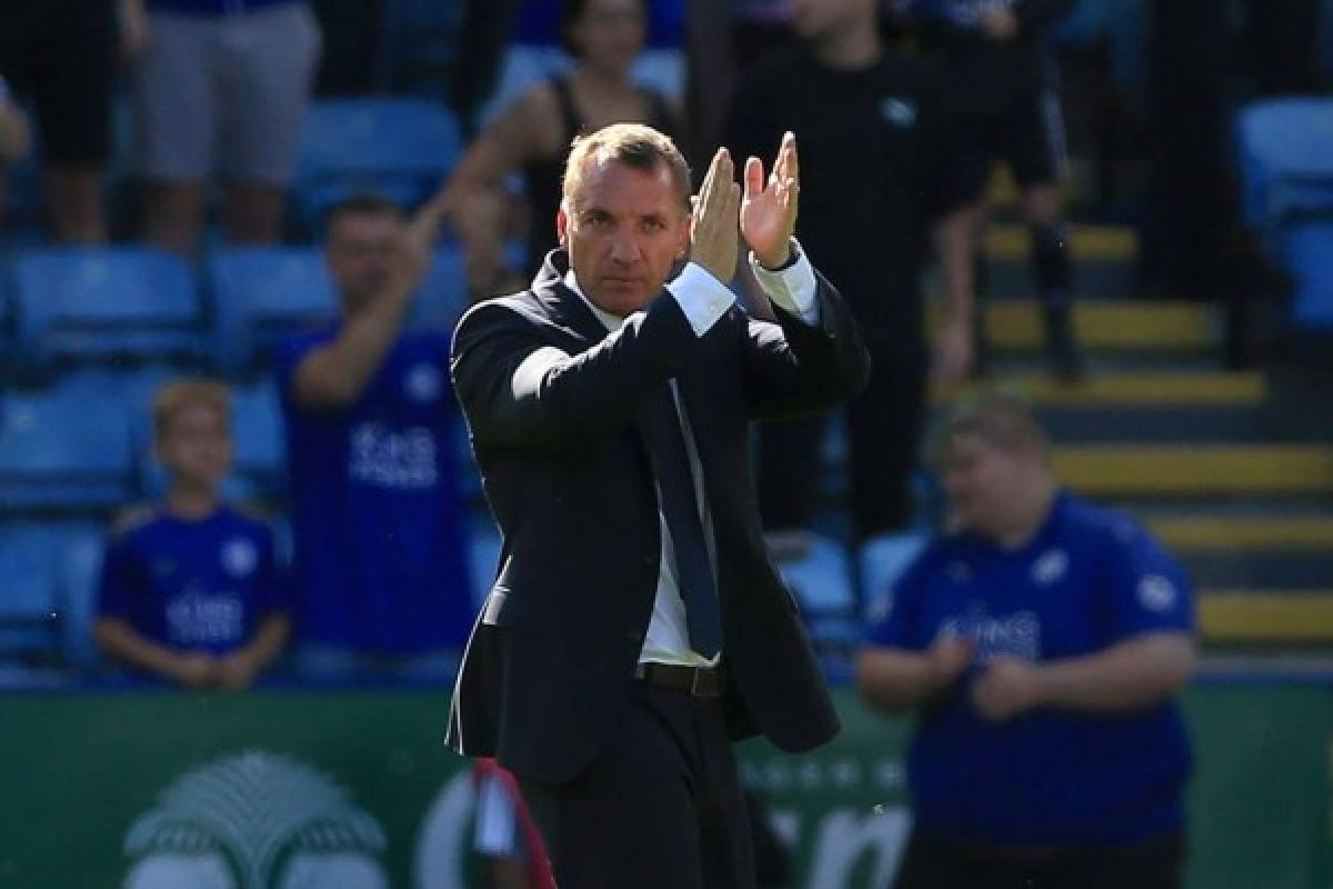 Leicester City's Northern Irish manager Brendan Rodgers applauds the fans following the English Premier League football match between Leicester City and Tottenham Hotspur at King Power Stadium in Leicester, central England on September 21, 2019. (Photo by Lindsey Parnaby / AFP) / RESTRICTED TO EDITORIAL USE. No use with unauthorized audio, video, data, fixture lists, club/league logos or 'live' services. Online in-match use limited to 120 images. An additional 40 images may be used in extra time. No video emulation. Social media in-match use limited to 120 images. An additional 40 images may be used in extra time. No use in betting publications, games or single club/league/player publications. /