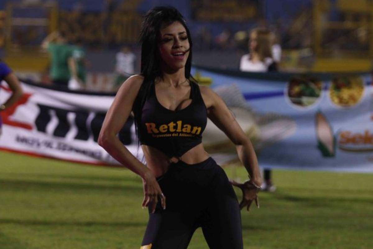 Las infartantes chicas que adornan la semifinal Real España-Marathón