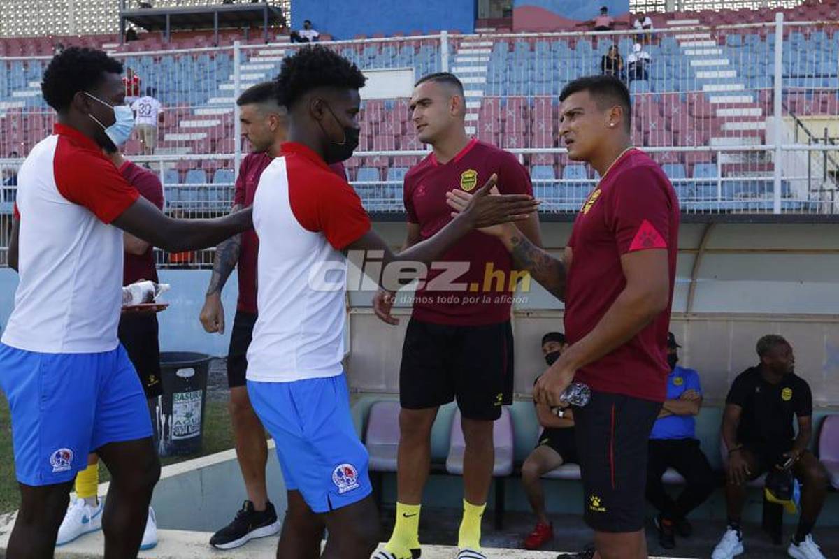 Pelea entre aficionados de Motagua, el saludo entre Vargas y Lavallén y la plática de jugadores de Olimpia y Real España