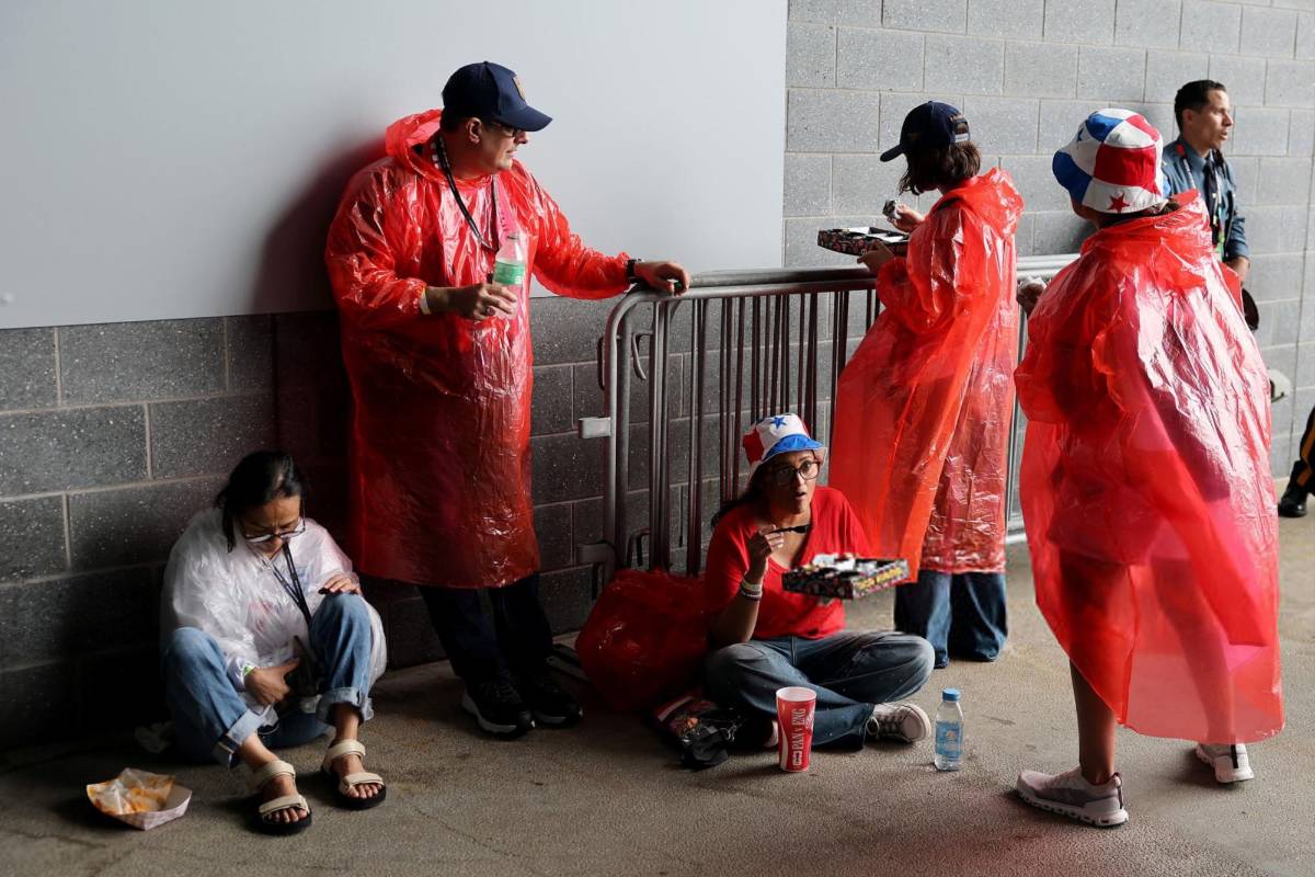 ¡Chucha madre!: afición de Panamá desafía a la lluvia en el duelo ante Inglaterra
