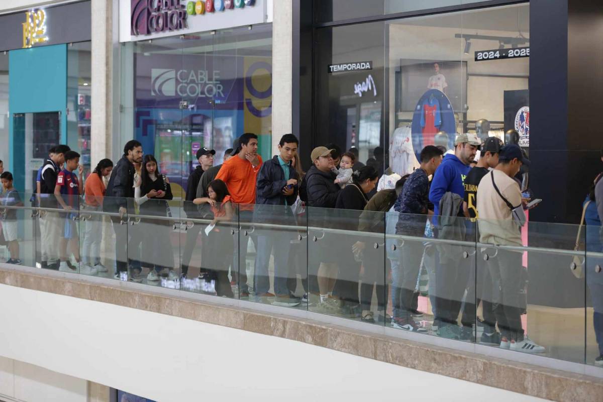 ¡Llenazo! Luis Palma, estrella del Celtic, firma autógrafos a sus fans: Los regalos sorpresivos que recibió ¿guiño al Olimpia?