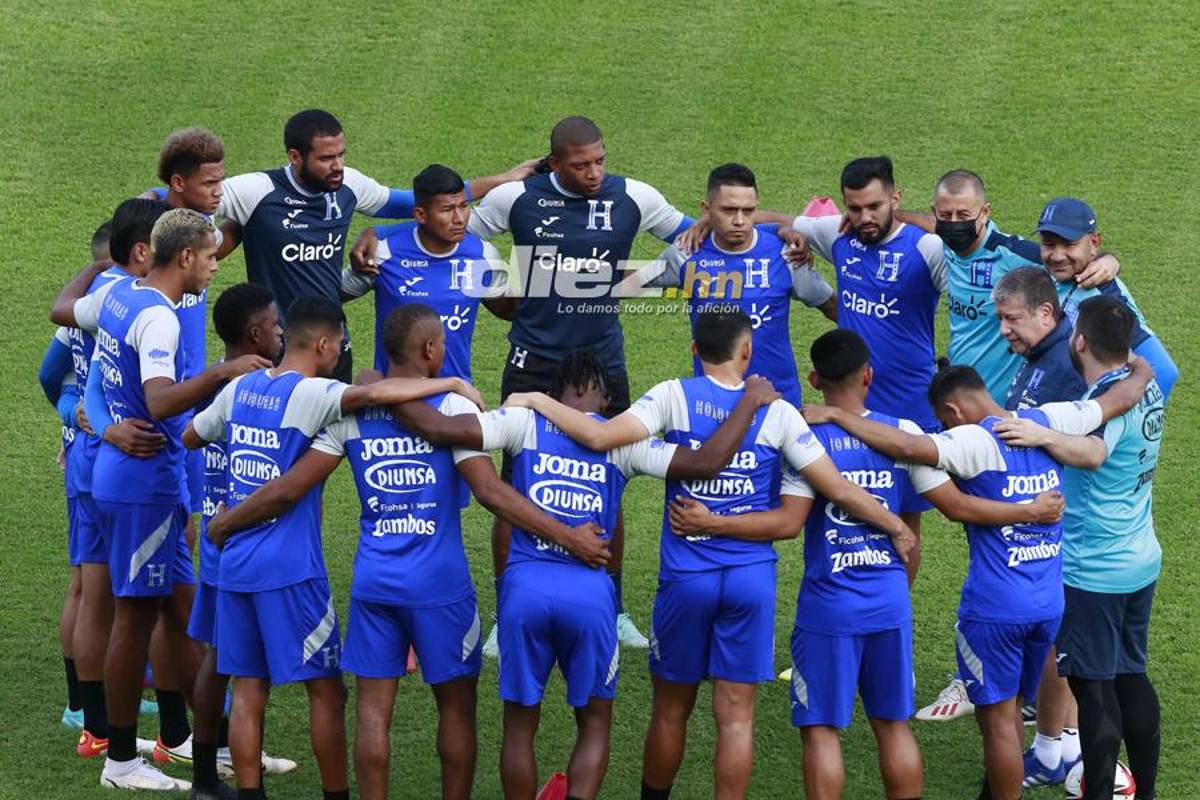 ¡La charla del Bolillo y buen ambiente! Las imágenes del primer entreno de Honduras de cara al amistoso con Colombia