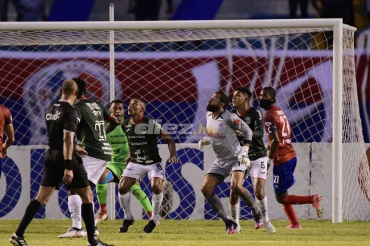 El 'firulai' en el Olímpico, espectador de lujo en el palco y el eufórico abrazo al Tato García