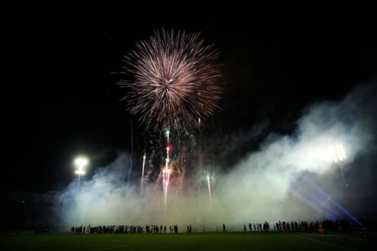 La emotiva despedida de Diego Forlán: Grandes estrellas de invitados y Luis Suárez de portero