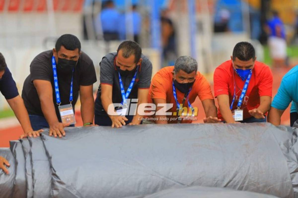 ¡Pancartas, Batman y un astronauta! El ambientazo en el Olímpico para el Honduras vs. Costa Rica