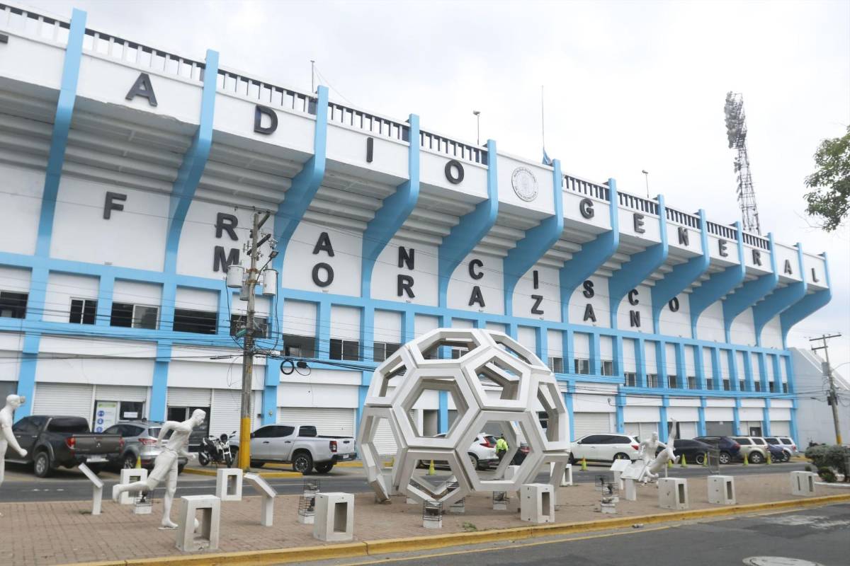 ¡Avanza el mejoramiento de la iluminación! Se han instalado nuevas lámparas en el Morazán para el juego Honduras y México