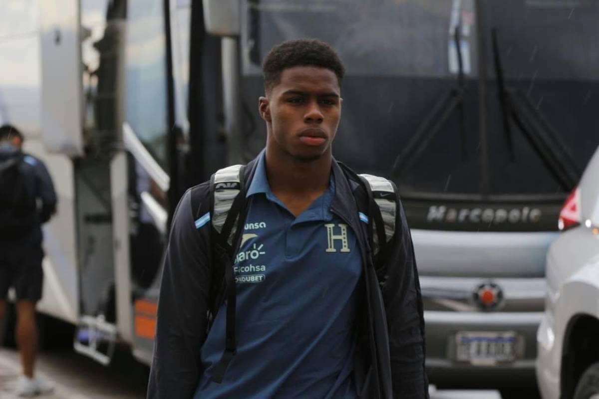 El relax de Kervin y Dereck, la duda de Molina y rostros serios: así viajó Honduras a Jamaica