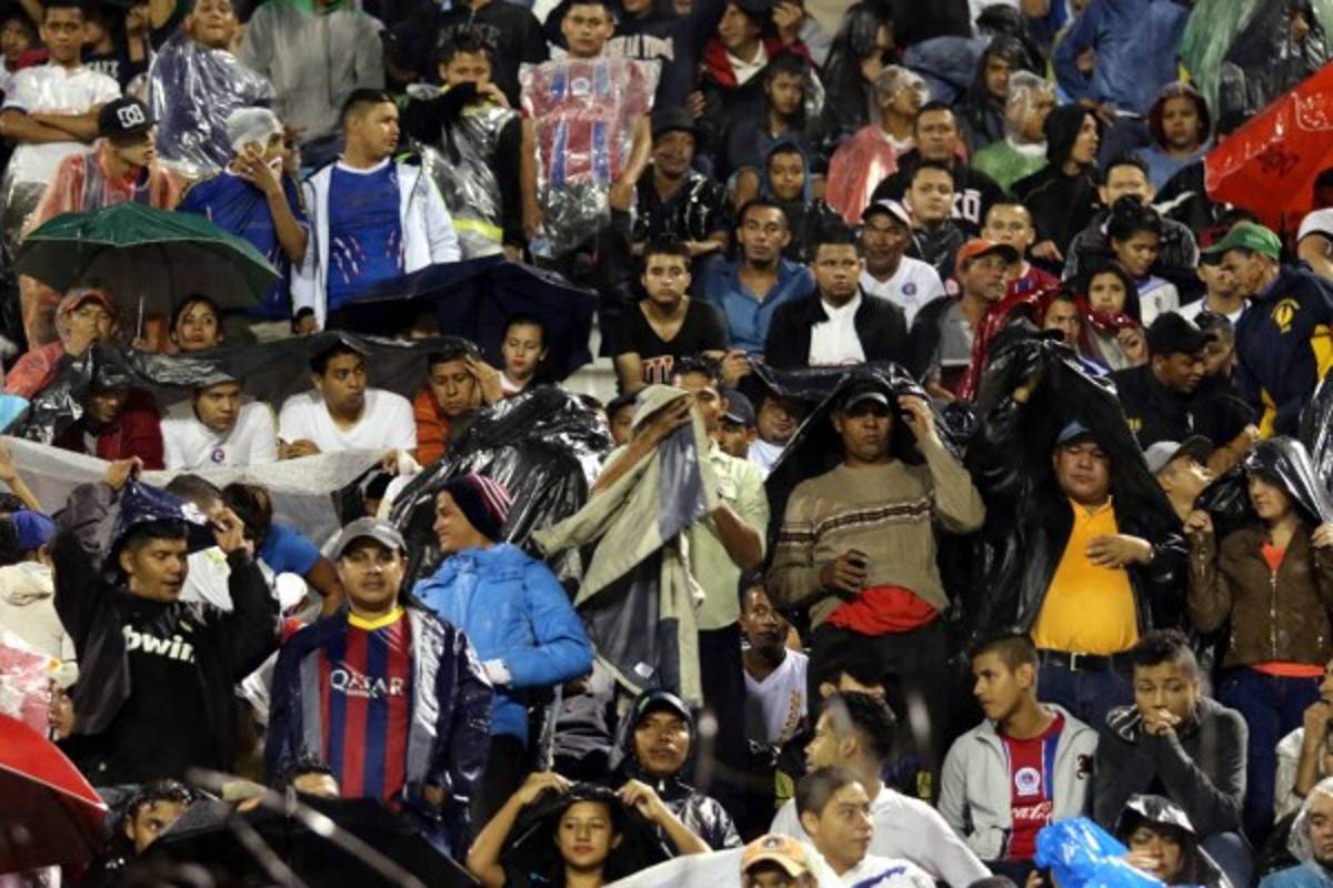 FOTOS: Afición de Olimpia no falla y llena el estadio Nacional