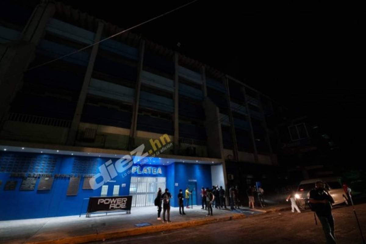 Choco Lozano listo, Alex López es baja y El Salvador tiembla cuando Honduras llega al Cuscatlán