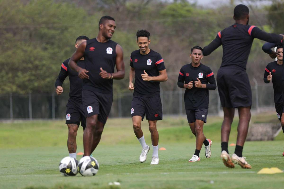 La última práctica de Olimpia antes de la final con Marathón: Troglio concentrado y el que entrenó por separado