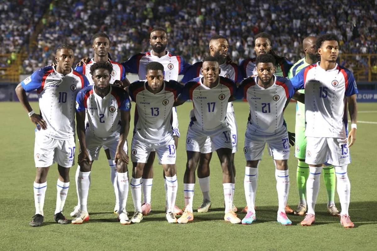 Japoneses le dan lección a la afición de Nicaragua por dejar el estadio como un chiquero tras goleada de Haití