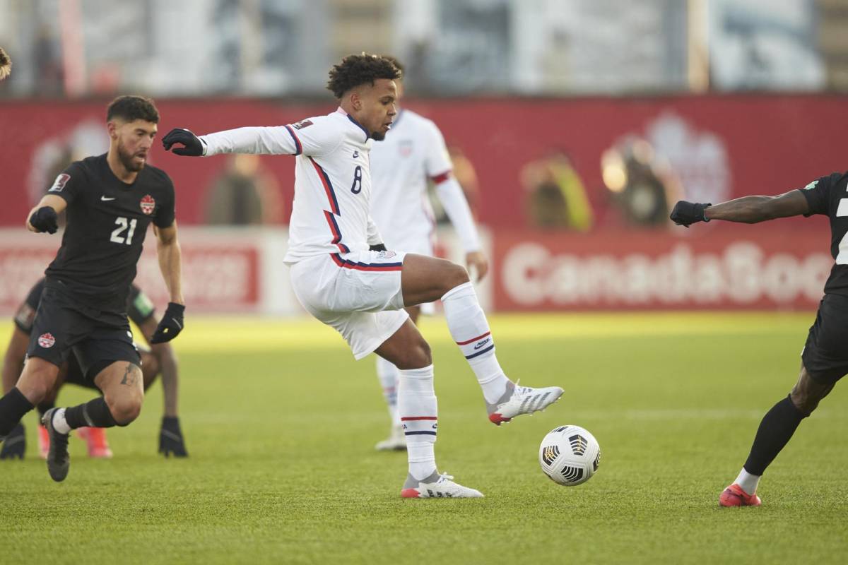 Weston McKennie controla el balón durante el encuentro ante Canadá por la Eliminatoria de Concacaf de este domingo.