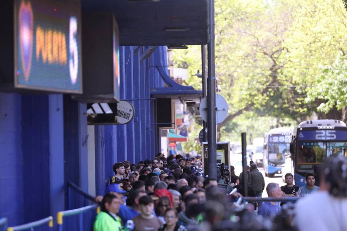 Boca Juniors abrió 'La Bombonera' para despedir a Russo: el dolor de los aficionados y el gesto de River Plate