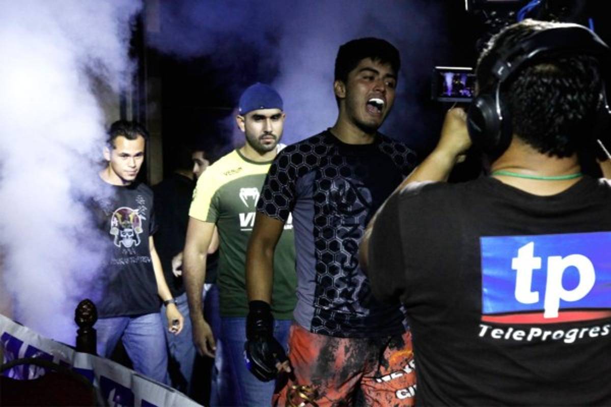 Espectacular velada de artes marciales mixtas de la HFL