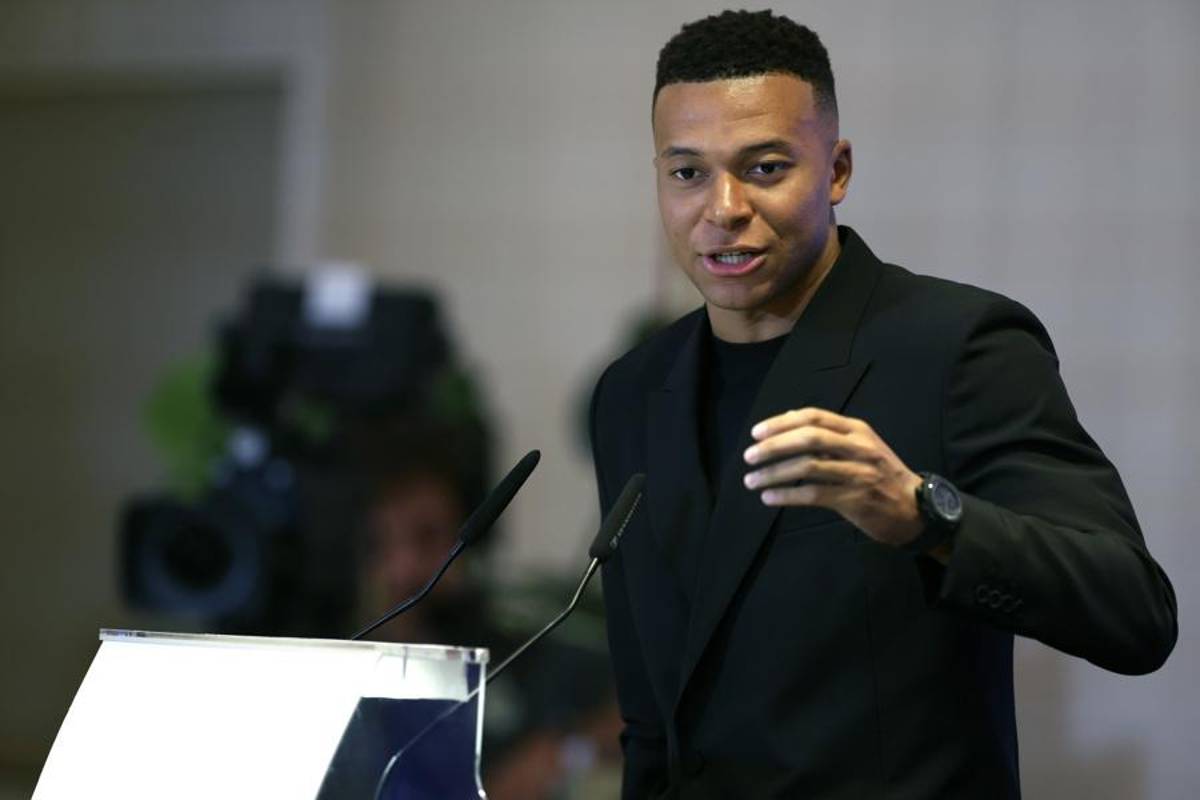 Mbappé recibió la Bota de Oro: lo que dijo tras ganar el premio, quiénes lo acompañaron y el mensaje de Sergio Ramos