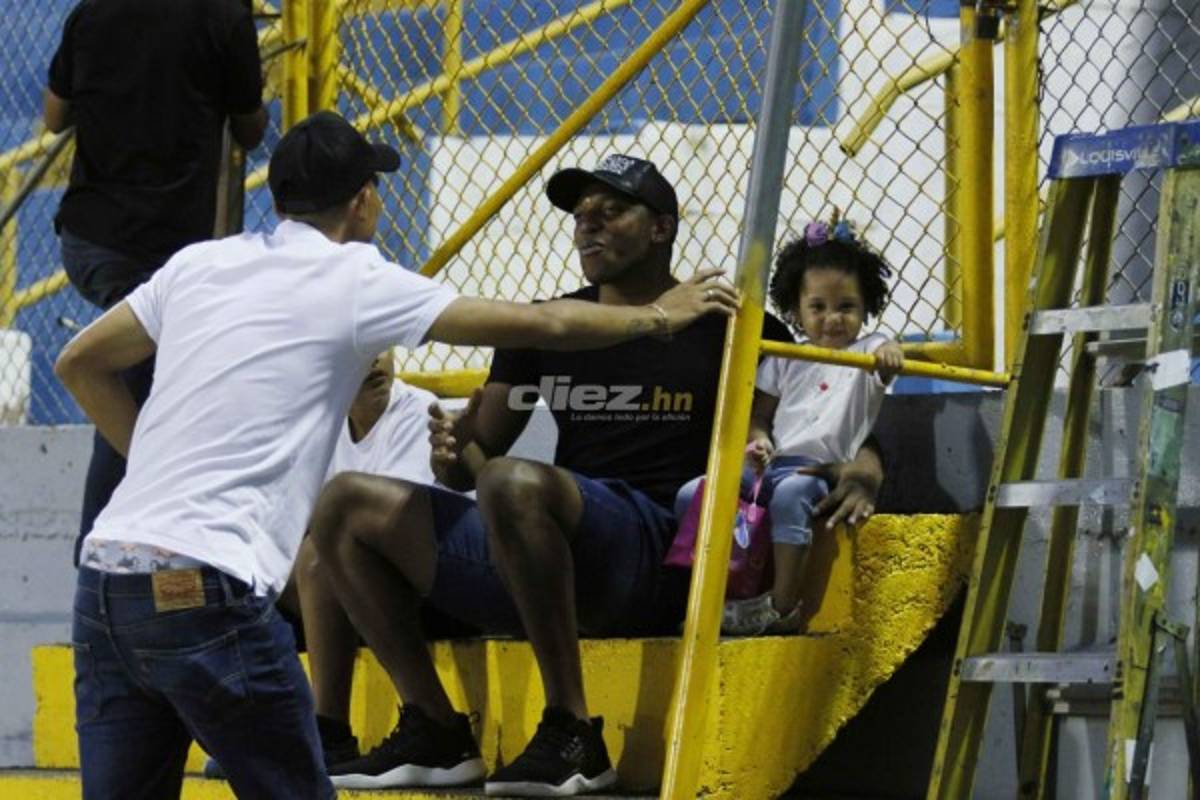 En fotos: La euforia de Wilmer Cruz y la barra del Real España estalla de furia