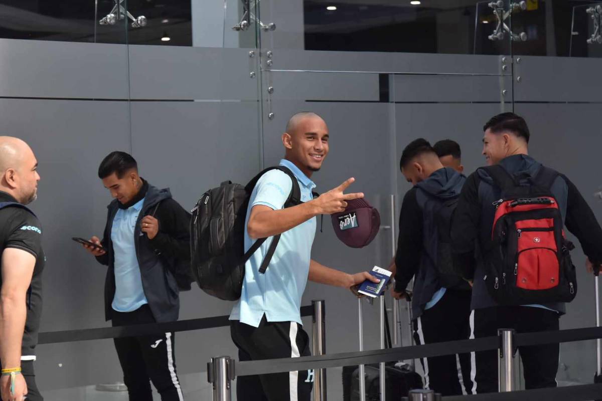 Los dos pelones en la Selección de Honduras tras el debut en las eliminatorias; la Bicolor viajó rumbo a Bermudas