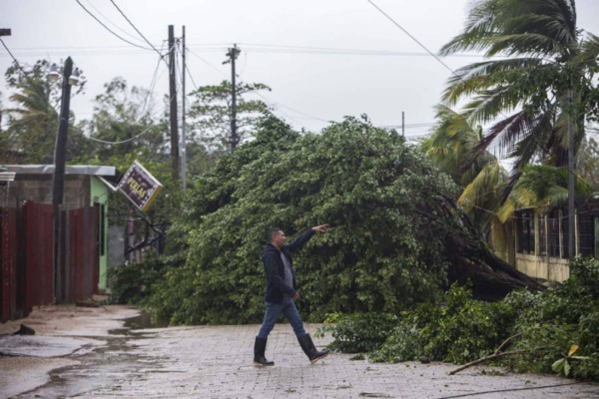 Fotos: Huracán Eta toca tierra y azota con fuerza las costas del Caribe Norte de Nicaragua