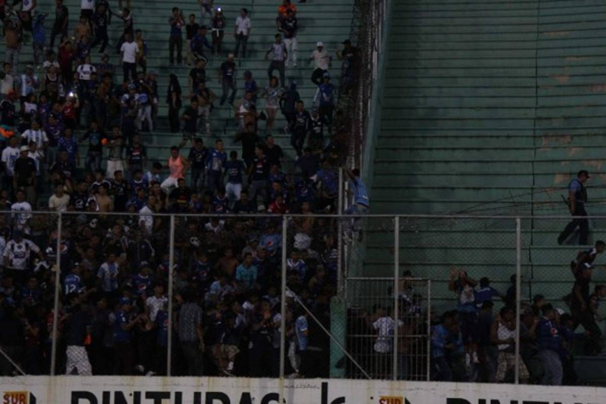 Las otras fotos que no viste del Motagua-Olimpia que terminó en caos
