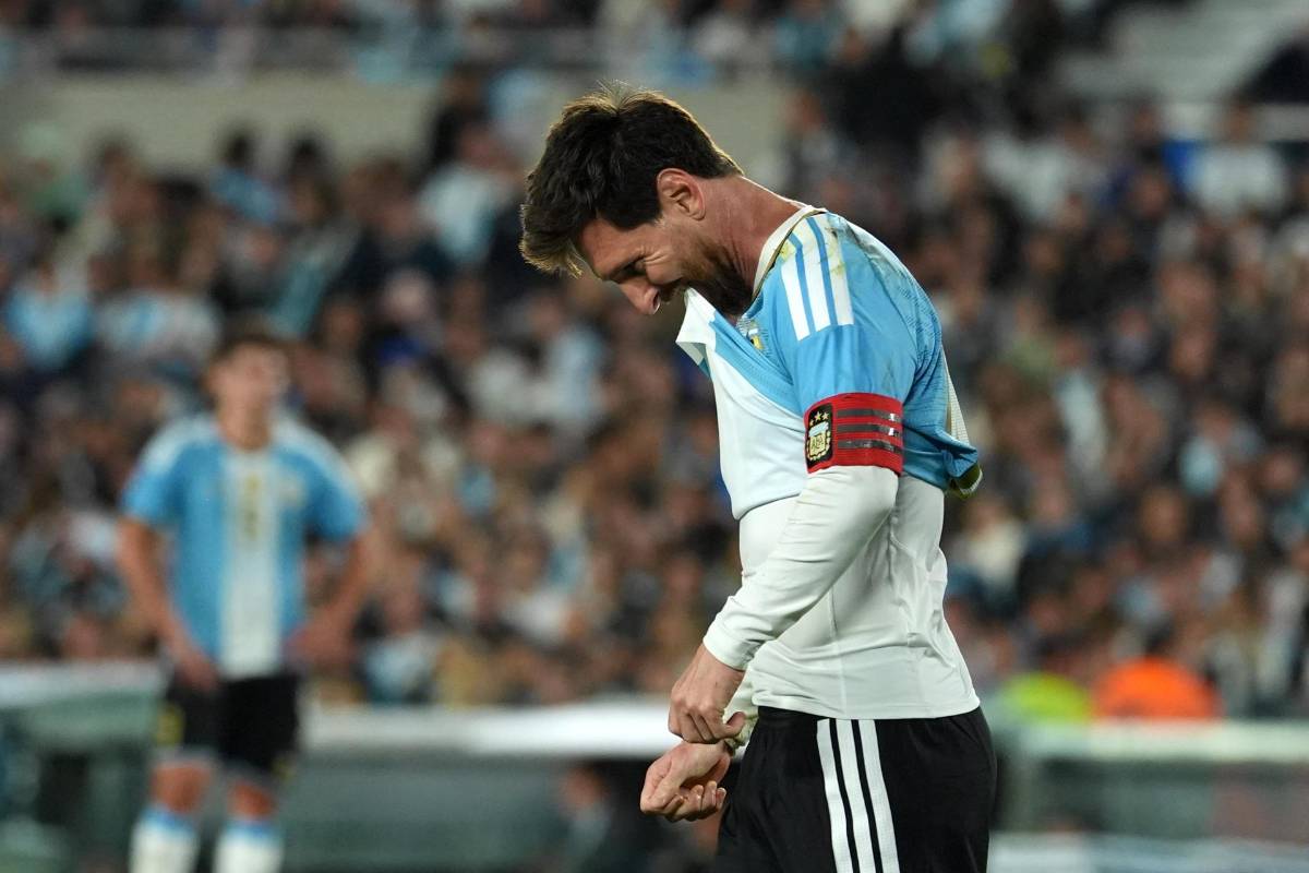 Adiós Messi: Scaloni se quiebra, las lágrimas de Leo y el regalo que le dio el árbitro