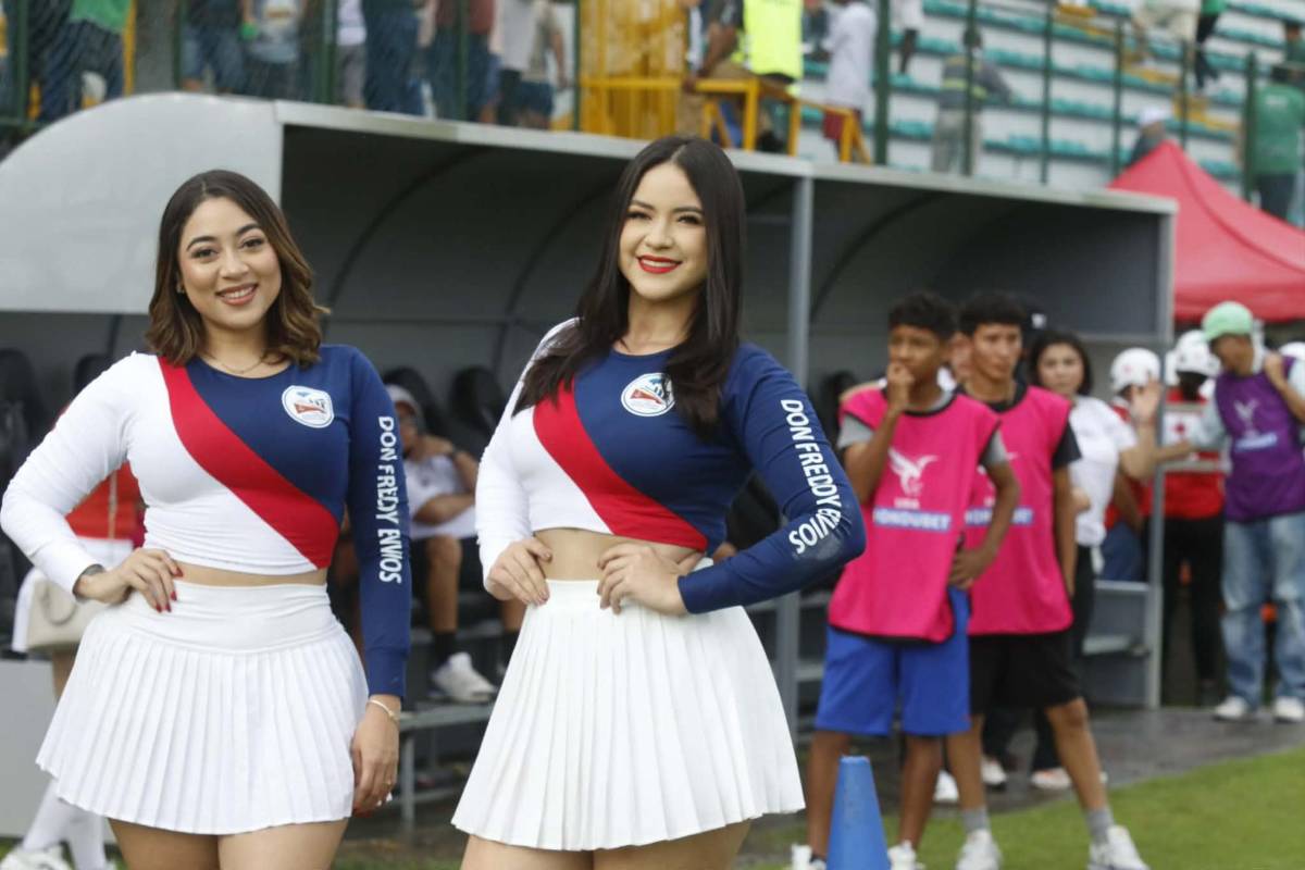 Las dos chicas que eclipsaron en el Excélsior y lo que ingresaron los árbitros al estadio sin ser vistos por la afición