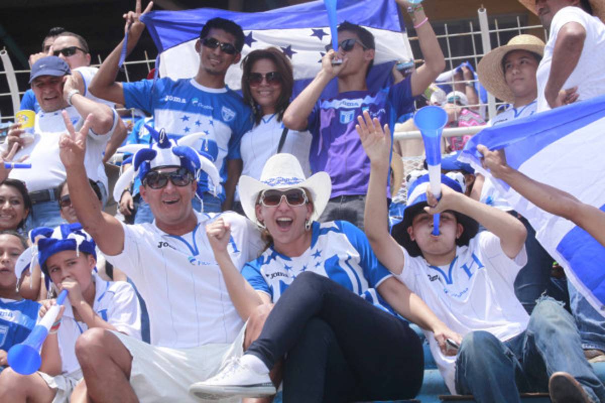 Calor, ambiente y belleza dentro del estadio Olímpico