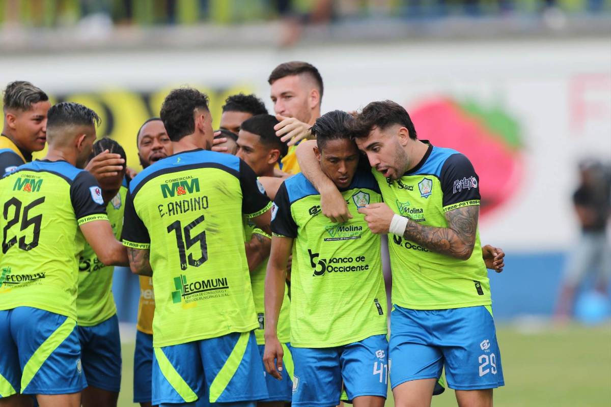 ¿Qué pasó antes del partido con los jugadores del Olancho? Los ‘pelados’ del Olimpia y lo que Auzmendi y Altamirano hacían en el gol de Omar Elvir