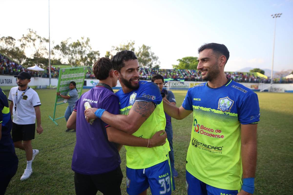 FOTOS: Colosal llenazo en la caída del invicto de Olimpia, el eufórico festejo de Potros y presidente sorprende