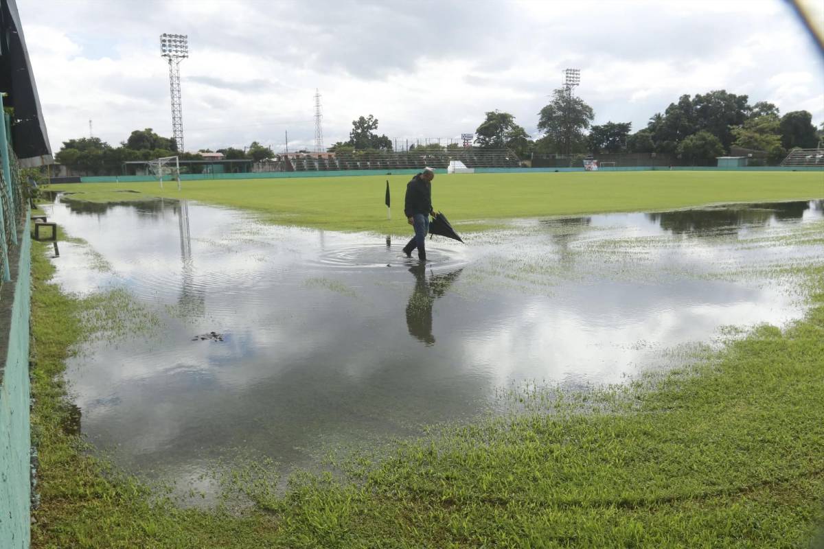 ¡Inundado! Estadio de la gran final de la Liga de Ascenso de Honduras entre Choloma y Platense quedó afectado por las lluvias