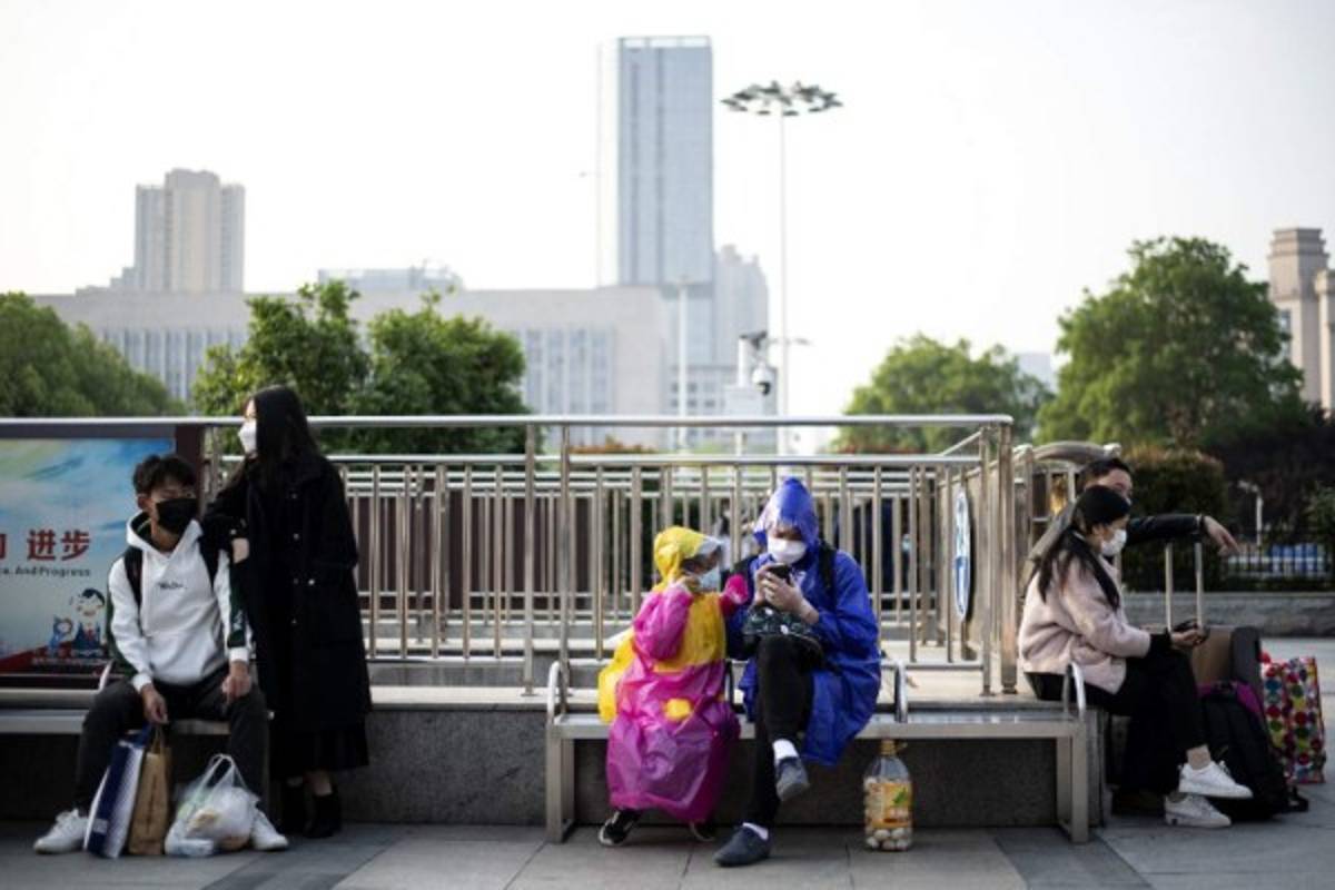 ¡Se terminó el encierro! Ciudadanos de Wuhan, China, regresan a las calles