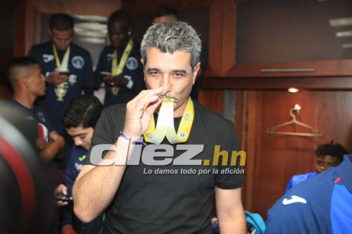 EN FOTOS: La íntima celebración de Motagua en su camerino tras ganar la copa 16