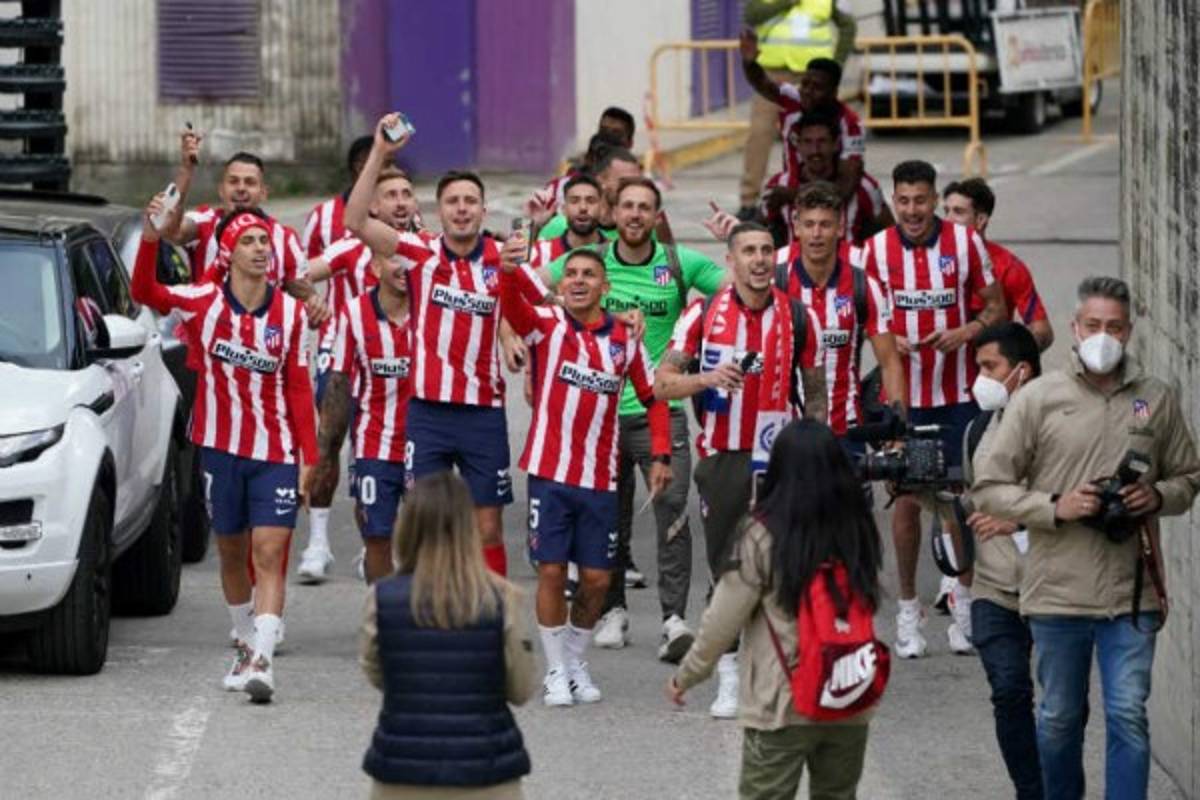 Desafian al Covid-19 y muere un hincha: Así fue el loco festejo tras consagración del Atlético en la liga española