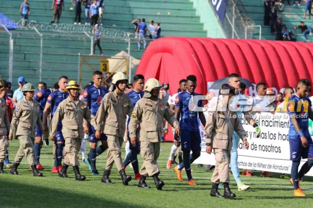 No se vio por TV: El bonito gesto del Olimpia y la policía hizo el mejor partido