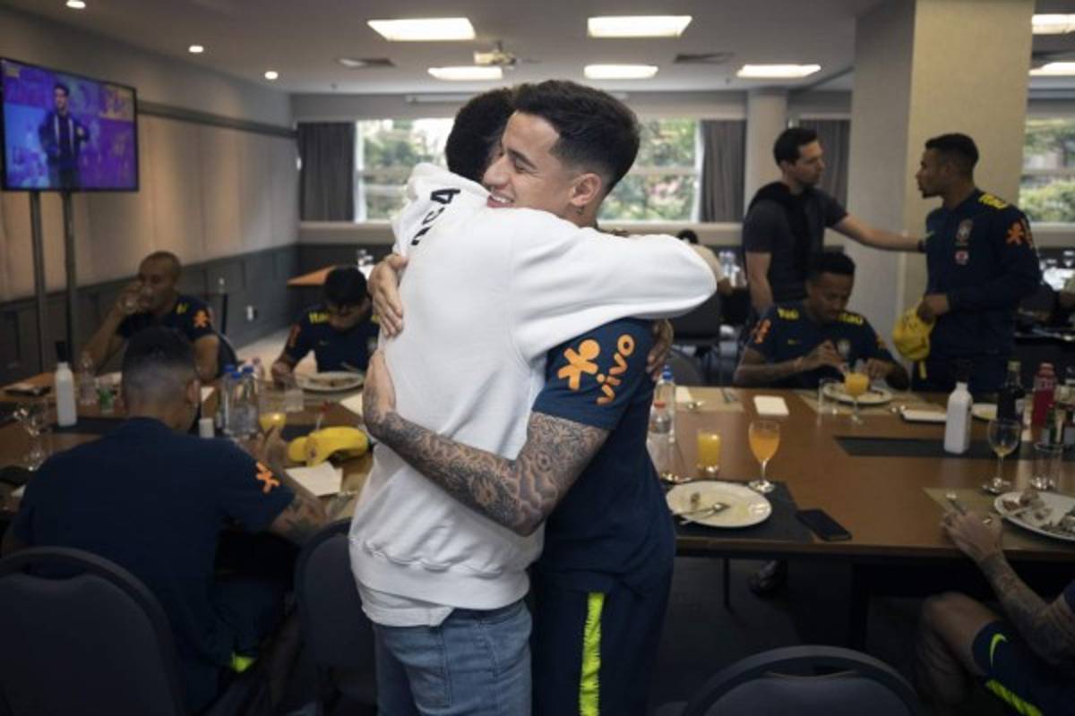 ¡Sorpresa! Neymar visita la concentración de Brasil previo al duelo ante Perú