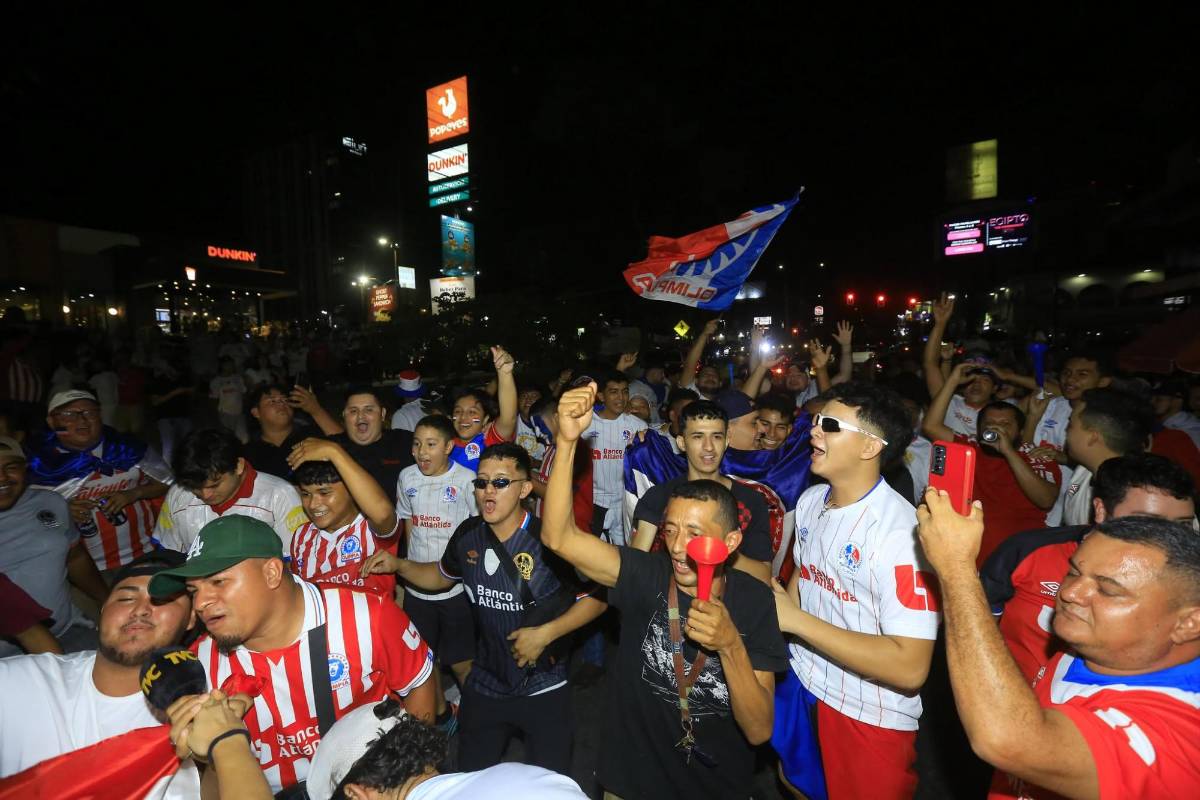 ¡Fiesta por la 39! Aficionados del Olimpia celebran por toda Honduras el título del torneo Clausura