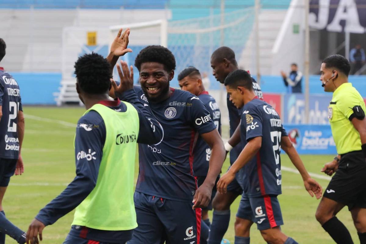 No lo viste en TV: La inesperada fotógrafa esposa de futbolista, la felicidad de Real España y Motagua; Pablo Lavallén sufrió desde el palco